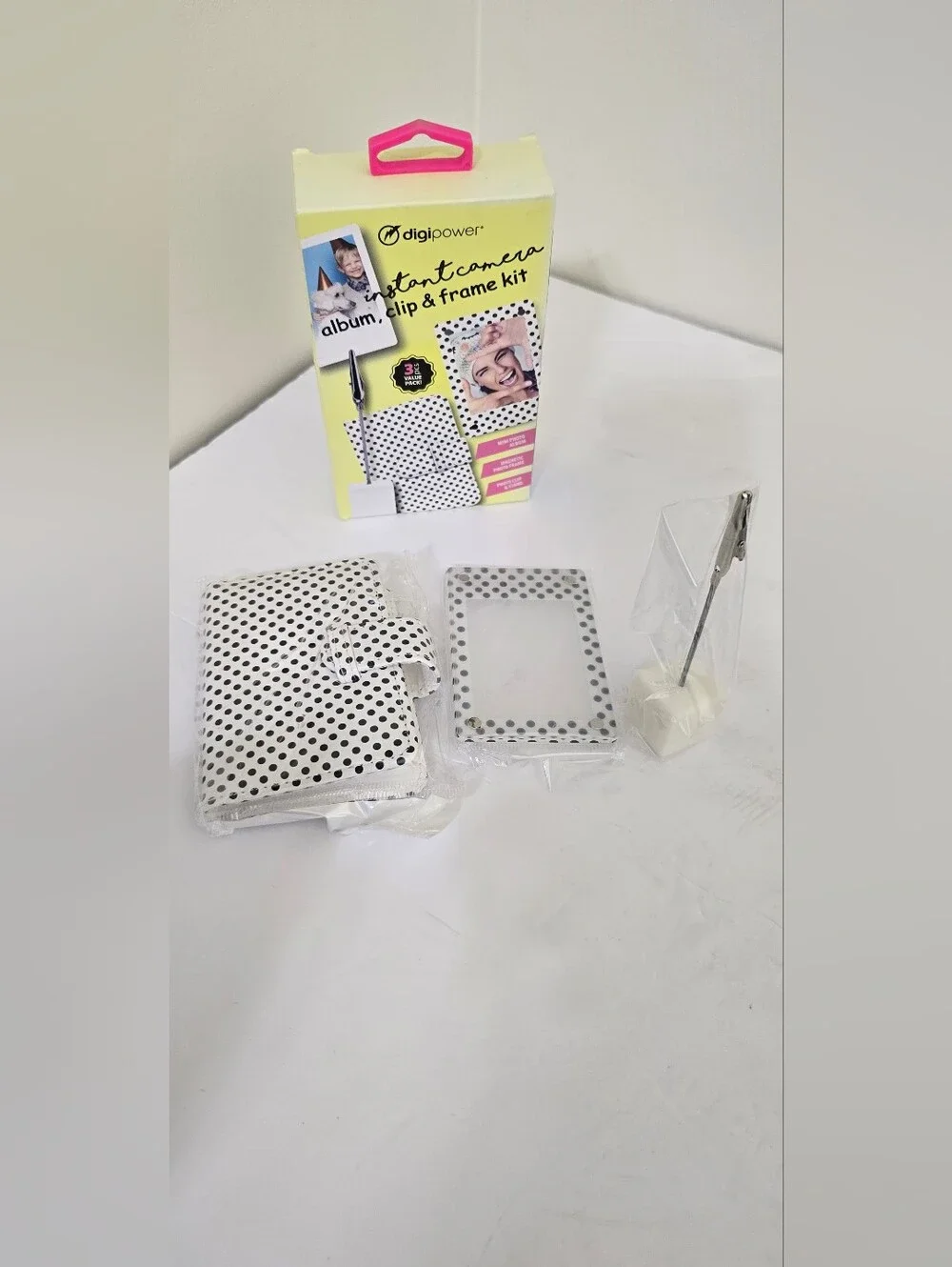 brand new DIGIPOWER instant camera Polka Dot Mini Album Photo Clip Frame Kit